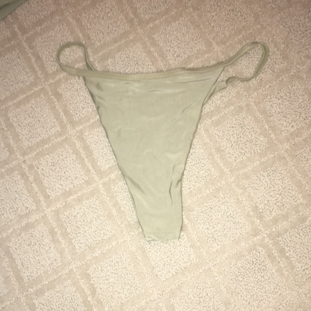 Bikini - Picture 5 of 5